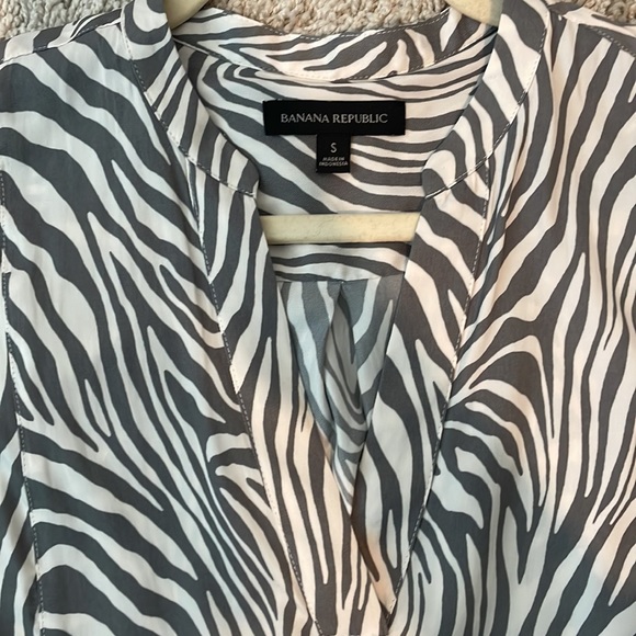 Banana Republic sleeveless top, size small - Picture 3 of 3